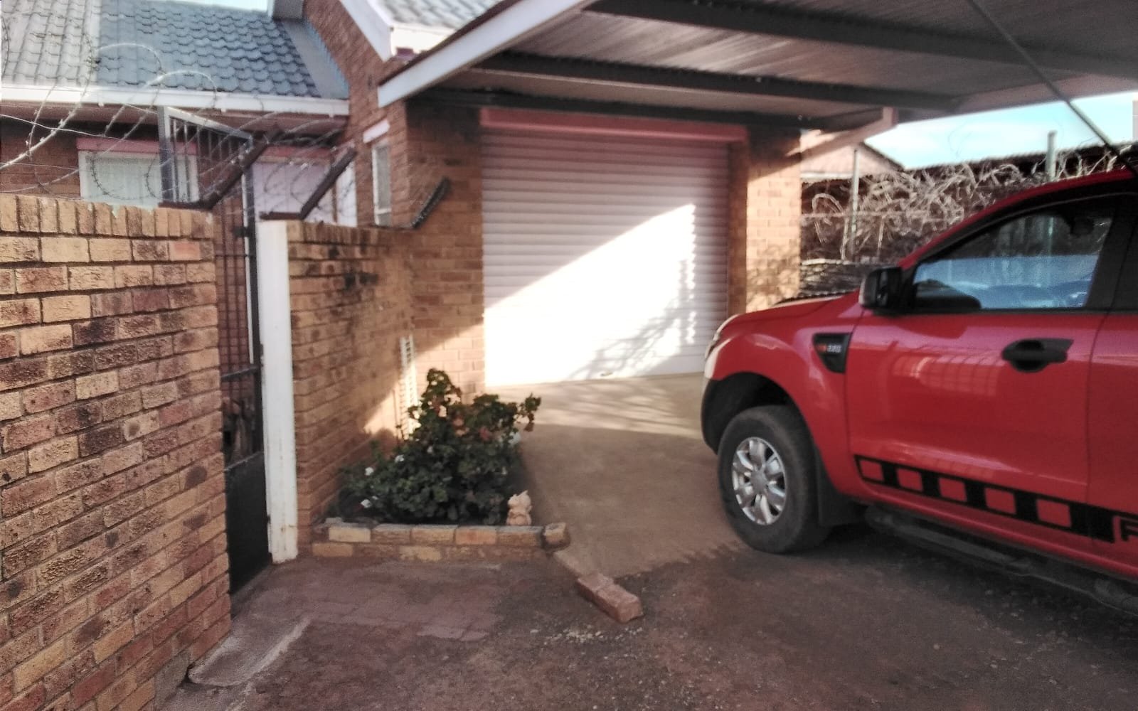 Low Maintenance spacious 3-Bedroom Face brick Family Home  photo 4