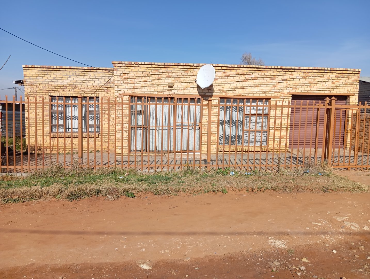 2 Bedroom House For Sale Bergman  photo 4