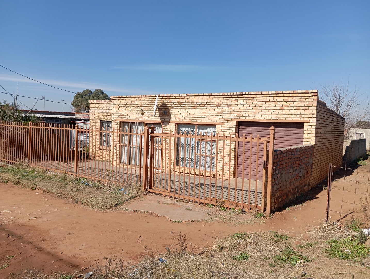 2 Bedroom House For Sale Bergman  photo 3