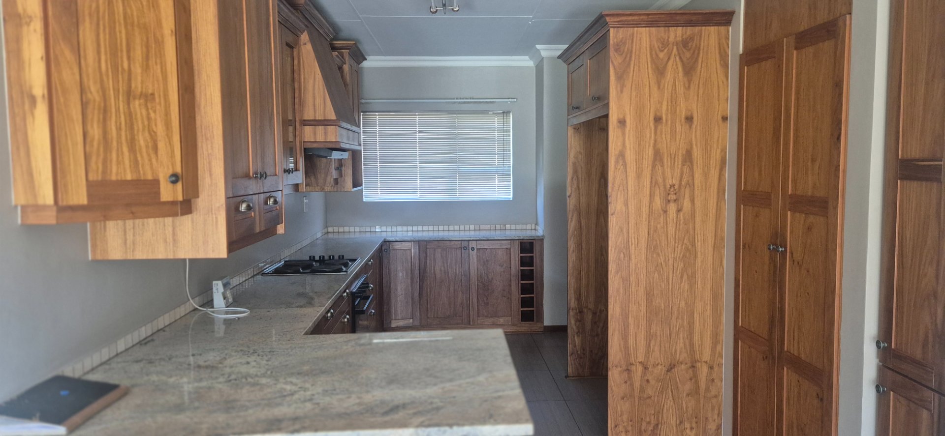 STYLISH 3-BEDROOM DUET IN A PRIME LOCATION . photo 5