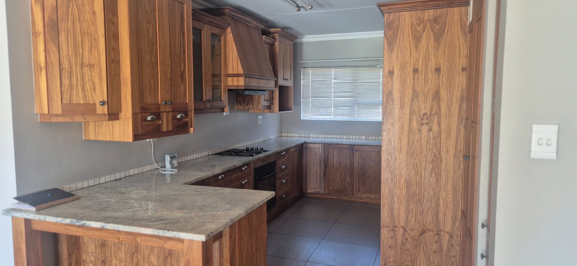STYLISH 3-BEDROOM DUET IN A PRIME LOCATION . photo 4