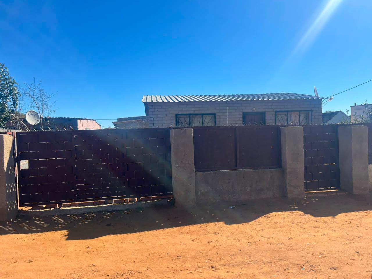 2-Bedroom Home on 350m² Erf in Bergman / Grasslands, Bloemfontein photo 3