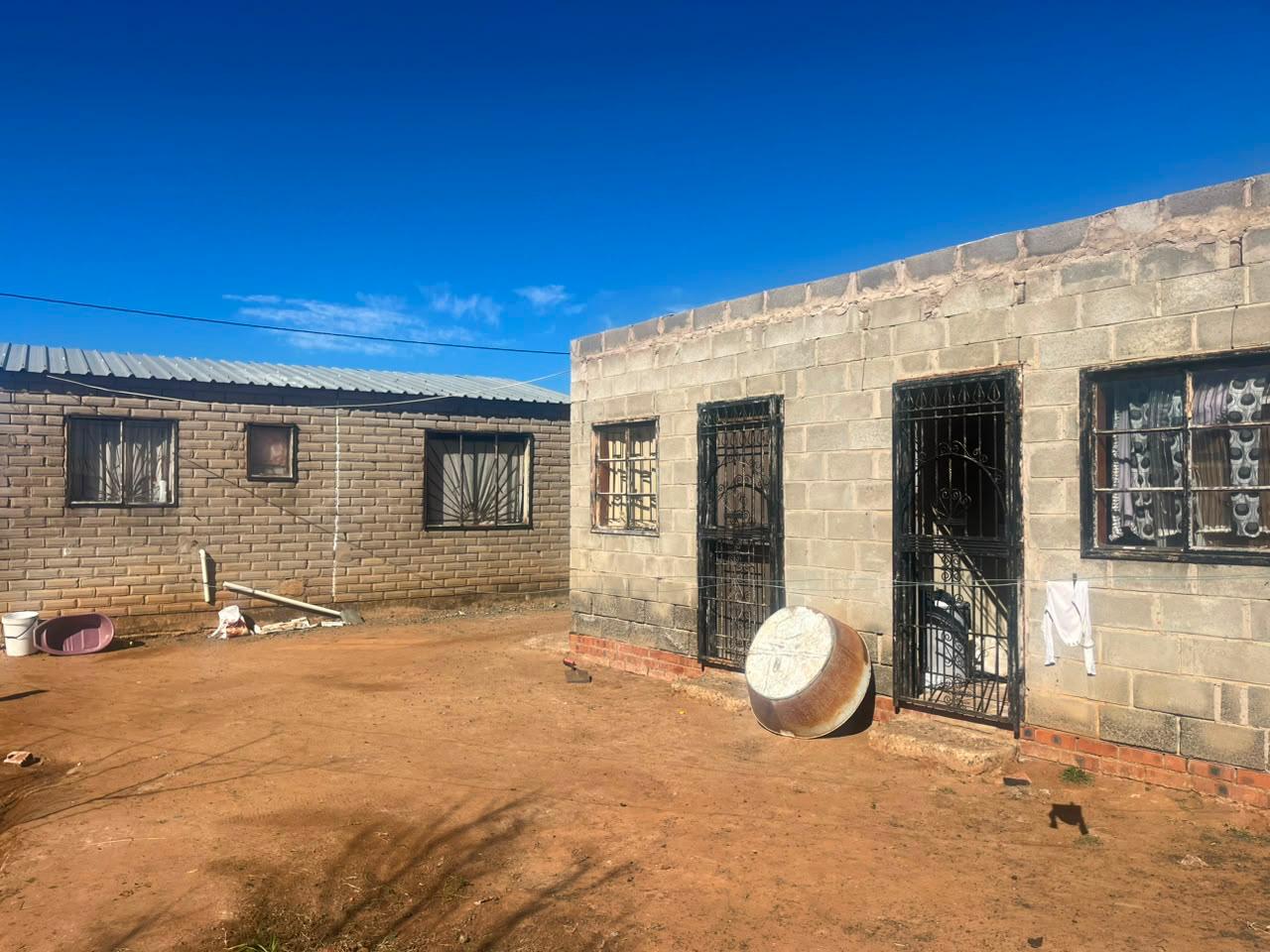 2-Bedroom Home on 350m² Erf in Bergman / Grasslands, Bloemfontein photo 2