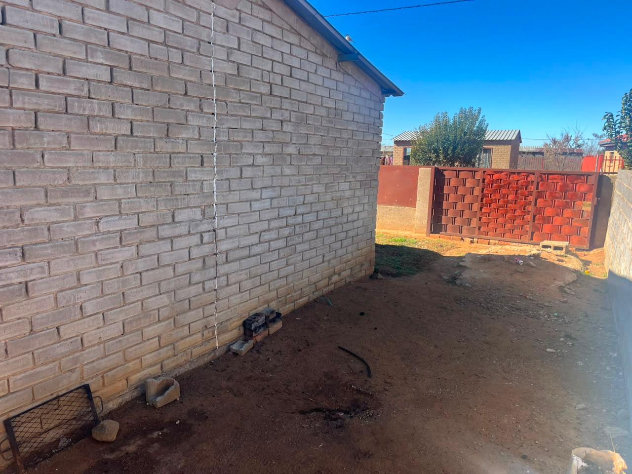 2-Bedroom Home on 350m² Erf in Bergman / Grasslands, Bloemfontein photo 5