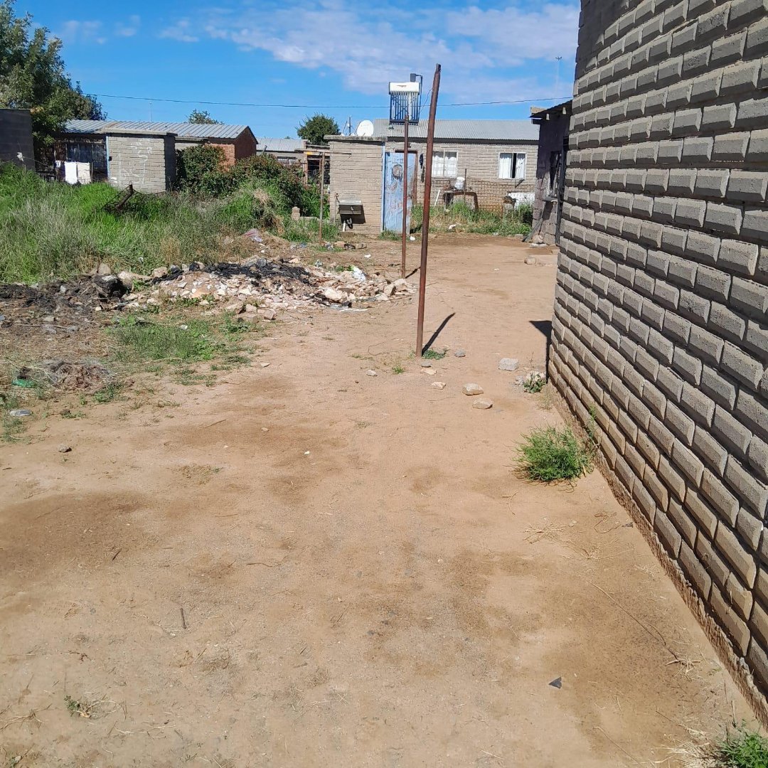 Fenced 2-Bedroom Home on 469m² Erf in Meriting, Kagisanong photo 5