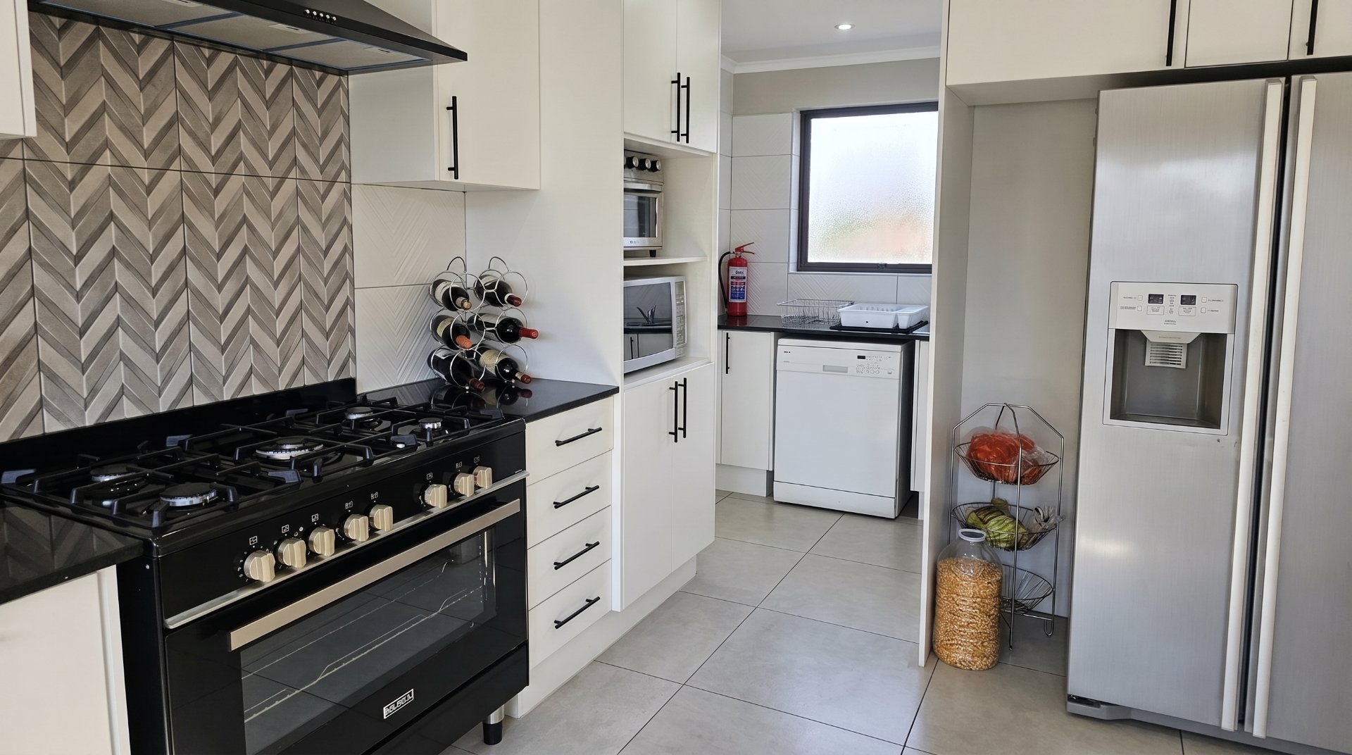 Six-Bedroom Dan Pienaar Family Home With Self-Contained Flatlet photo 5
