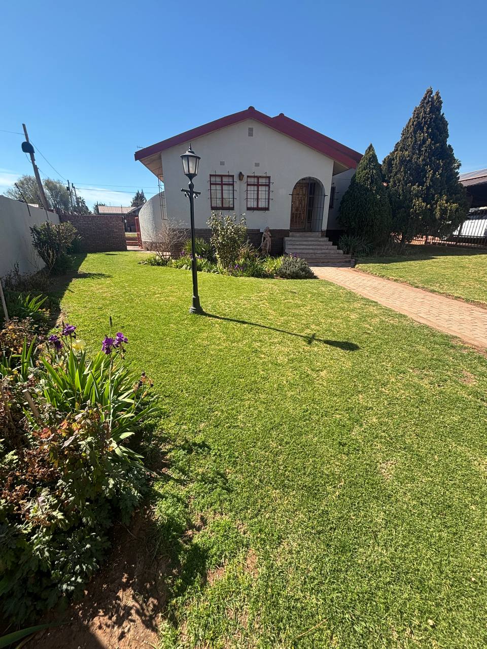 EXCLUSIVE SOLE MANDATE ON A SPACIOUS FAMILY HOME THAT HAS SO MUCH TO OFFER!! photo 4