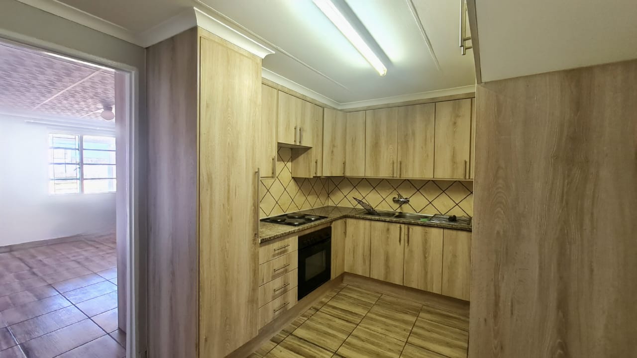 Pet-Friendly Renovated Townhouse on Mimosa Park Smallholding with Double Garage photo 3