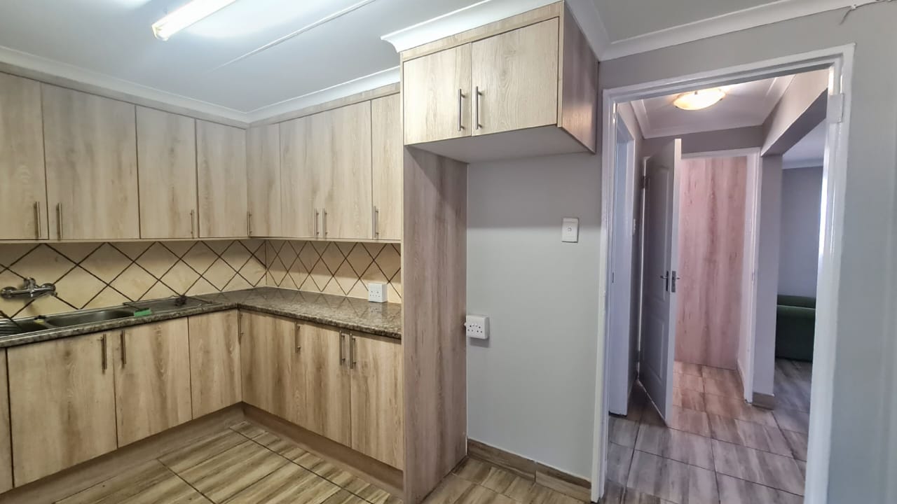 Pet-Friendly Renovated Townhouse on Mimosa Park Smallholding with Double Garage photo 2
