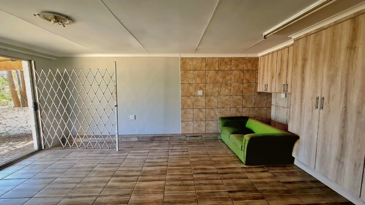 Pet-Friendly Renovated Townhouse on Mimosa Park Smallholding with Double Garage photo 4