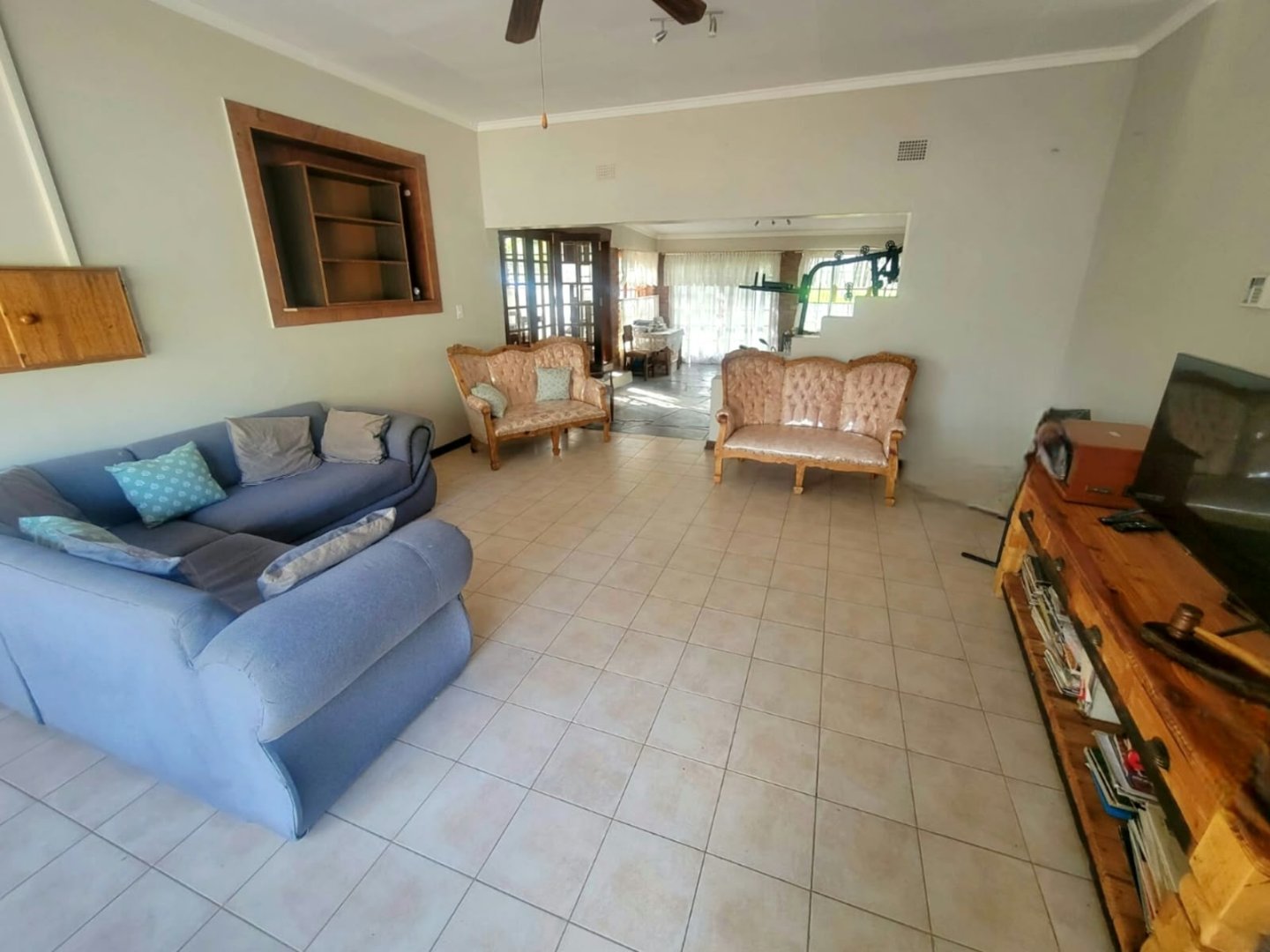 Presidentia Family Home with Pool, Lapa, Flatlet and Double Garage photo 4