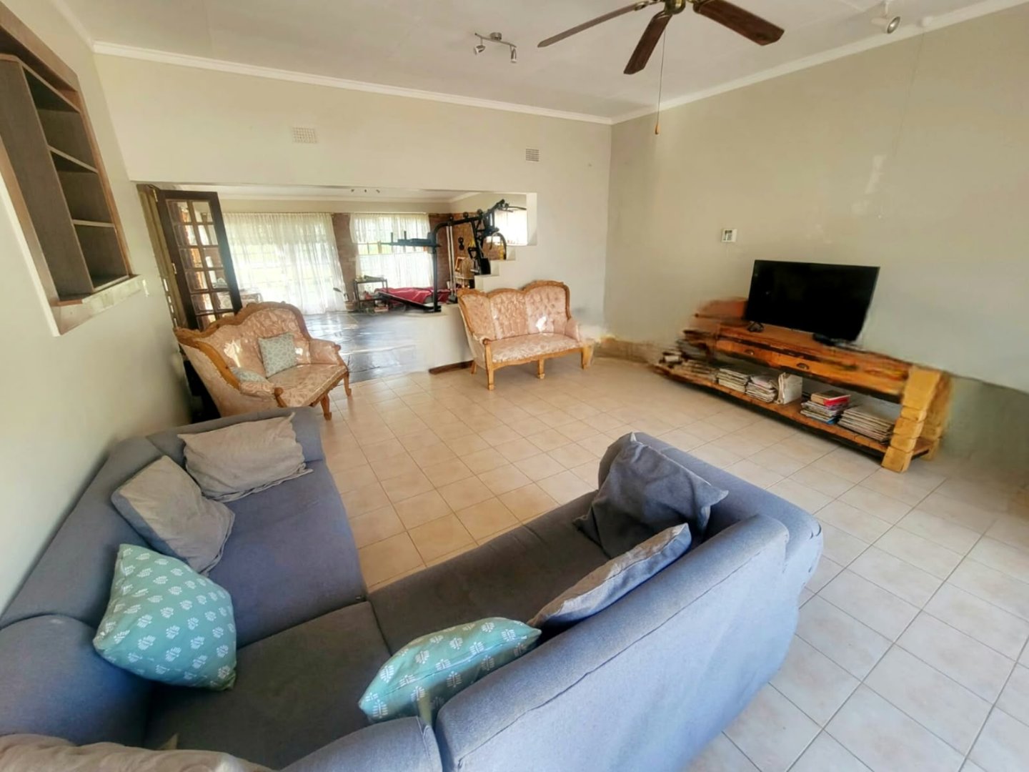 Presidentia Family Home with Pool, Lapa, Flatlet and Double Garage photo 3